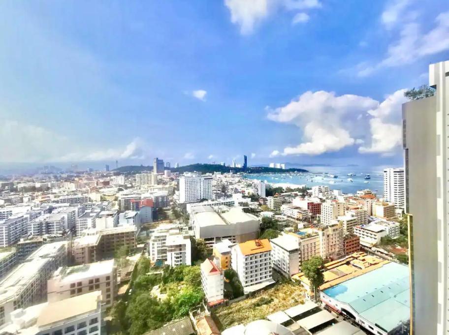 The Base Central Pattaya Quiet King-Bed With Infinity Pool & Free Netflix! ภายนอก รูปภาพ