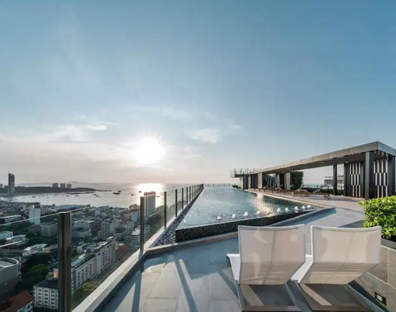 The Base Central Pattaya Quiet King-Bed With Infinity Pool & Free Netflix! ภายนอก รูปภาพ