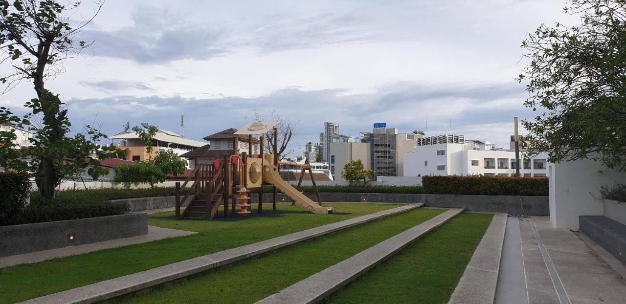 The Base Central Pattaya Quiet King-Bed With Infinity Pool & Free Netflix! ภายนอก รูปภาพ