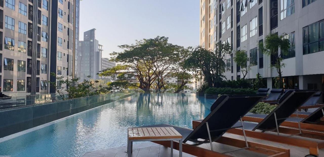 The Base Central Pattaya Quiet King-Bed With Infinity Pool & Free Netflix! ภายนอก รูปภาพ