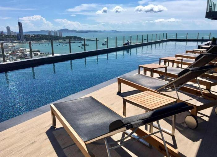 The Base Central Pattaya Quiet King-Bed With Infinity Pool & Free Netflix! ภายนอก รูปภาพ