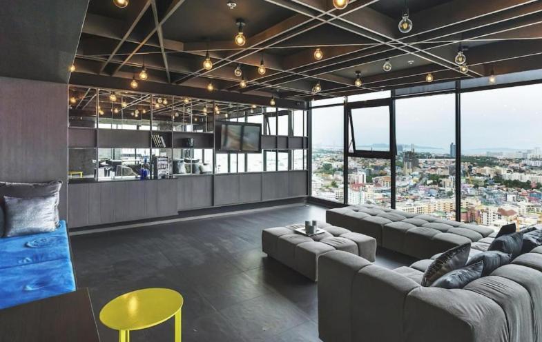 The Base Central Pattaya Quiet King-Bed With Infinity Pool & Free Netflix! ภายนอก รูปภาพ